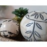 Bola Decorativa em Osso Pintada a Mão Média D10 cm