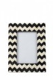 Porta Retrato em Resina e Osso Natural Preto e Branco Zig Zag 21x16 cm