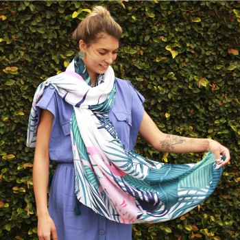 Echarpe Branca Folhas de Coqueiro Azul e Rosa c/ Franjas Poliéster 180x90 cm