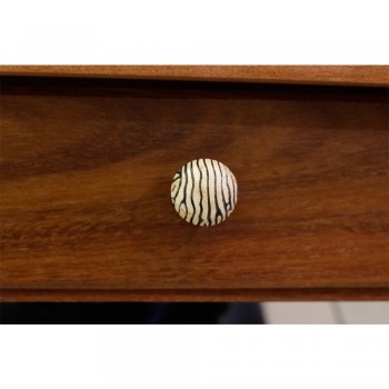Puxador Madeira Detalhes Zebra 4X4X3,5 cm
