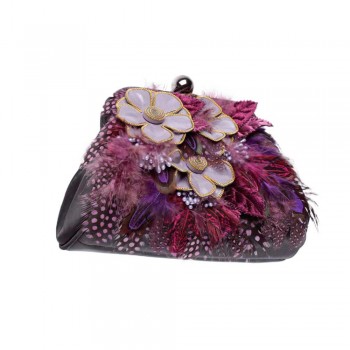 Bolsa em Tecido Preto com Flores e Plumas Lilás e Rosa A15xC12xL6 cm