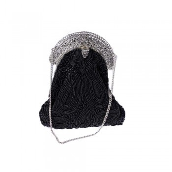 Bolsa em Tecido Bordada com Miçanga Preta e Acabamento Prata A18xC14 cm