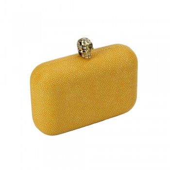 Bolsa em Metal e Couro de Arraia Amarelo c/ Fecho de Caveira Dourada e Strass A11xC14xL4 cm