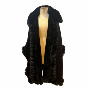 PONCHO 100% ACRILICO PRETO  COM PELE E GOLA TAM  UNICO